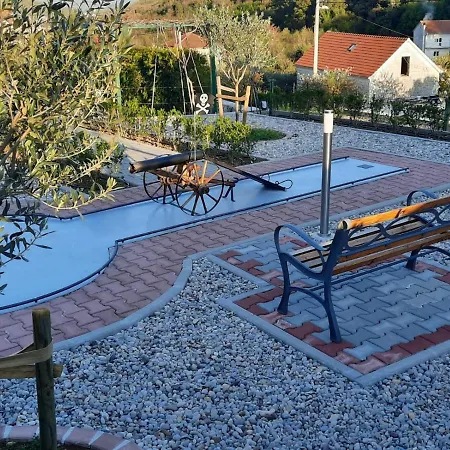 Birdie With Private Pool And Mini Golf Appartement *